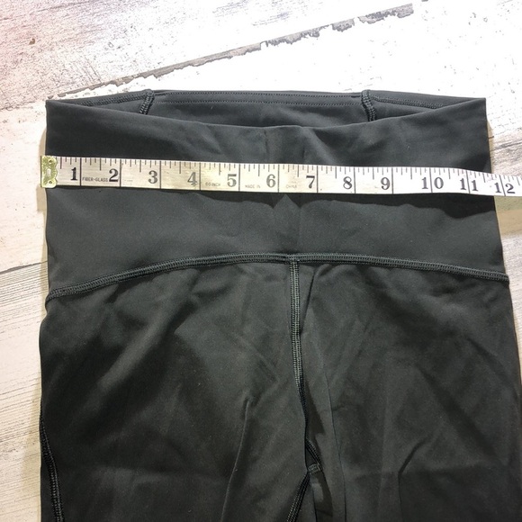 Lululemon Athletica olive green/army green Capri leggings size 4 workout pants​​ - Picture 9 of 10